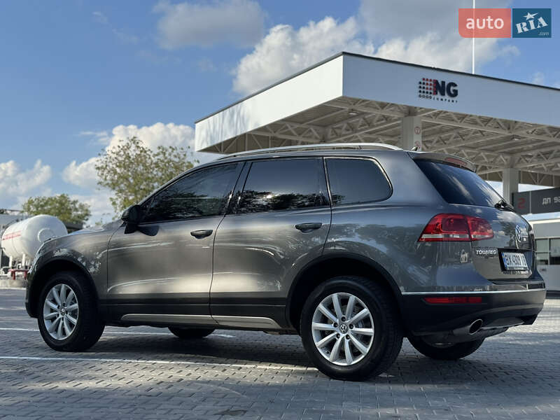 Внедорожник / Кроссовер Volkswagen Touareg 2011 в Тульчине