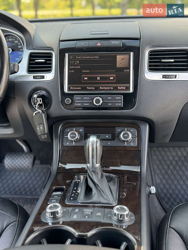 Внедорожник / Кроссовер Volkswagen Touareg 2011 в Тульчине