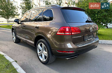 Внедорожник / Кроссовер Volkswagen Touareg 2011 в 