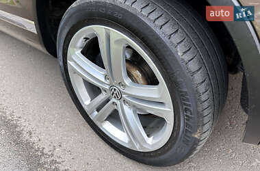 Внедорожник / Кроссовер Volkswagen Touareg 2011 в 