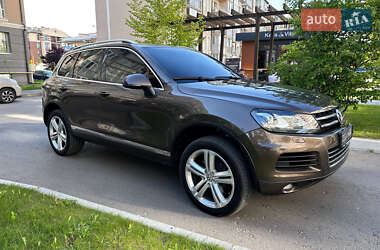 Внедорожник / Кроссовер Volkswagen Touareg 2011 в 