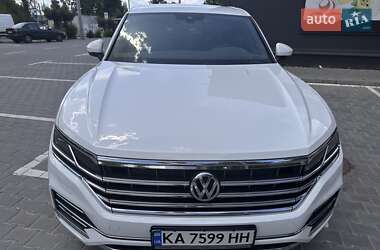 Внедорожник / Кроссовер Volkswagen Touareg 2018 в 