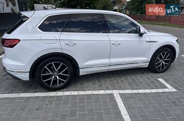 Внедорожник / Кроссовер Volkswagen Touareg 2018 в 