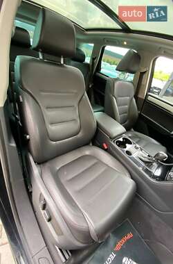 Внедорожник / Кроссовер Volkswagen Touareg 2013 в 