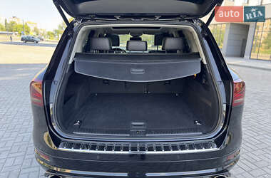 Позашляховик / Кросовер Volkswagen Touareg 2012 в 