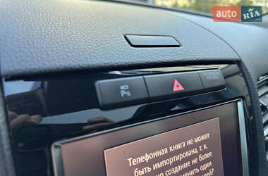 Позашляховик / Кросовер Volkswagen Touareg 2012 в 