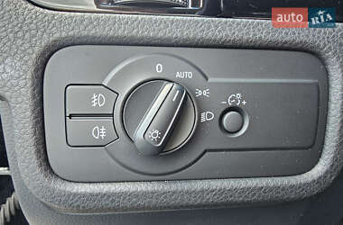Внедорожник / Кроссовер Volkswagen Touareg 2015 в 