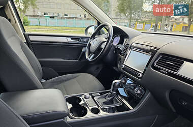 Внедорожник / Кроссовер Volkswagen Touareg 2015 в 