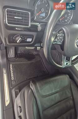 Внедорожник / Кроссовер Volkswagen Touareg 2015 в 