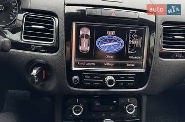 Внедорожник / Кроссовер Volkswagen Touareg 2011 в 