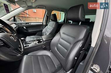 Внедорожник / Кроссовер Volkswagen Touareg 2011 в 