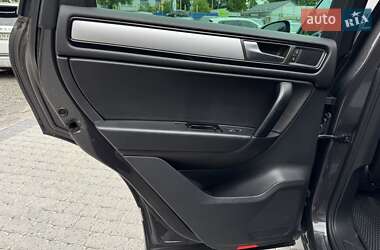 Внедорожник / Кроссовер Volkswagen Touareg 2011 в 