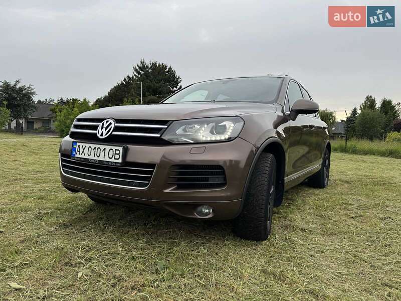Позашляховик / Кросовер Volkswagen Touareg 2011 в Рівному