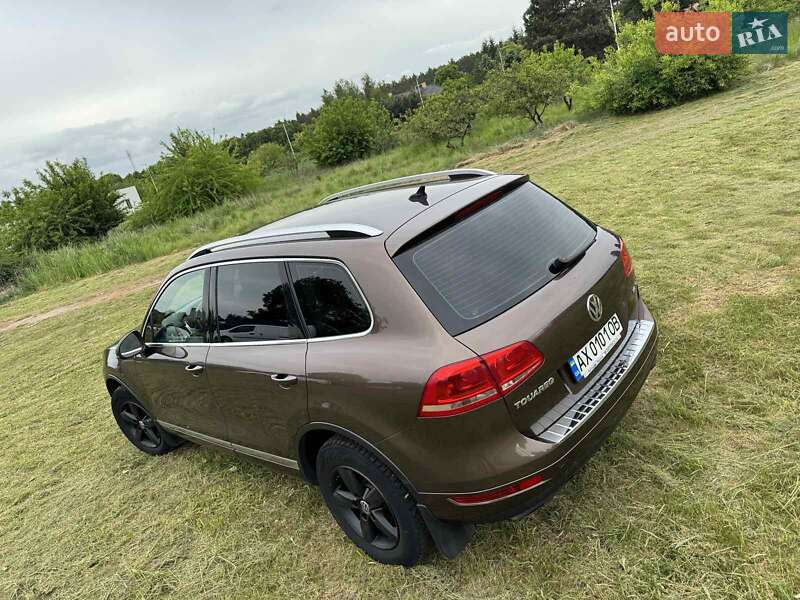 Позашляховик / Кросовер Volkswagen Touareg 2011 в Рівному