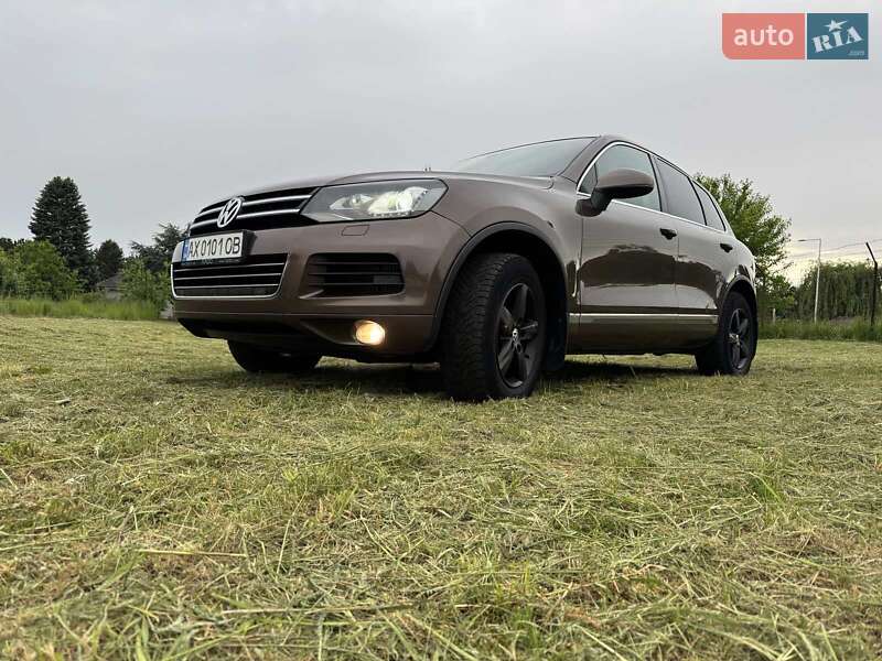 Позашляховик / Кросовер Volkswagen Touareg 2011 в Рівному
