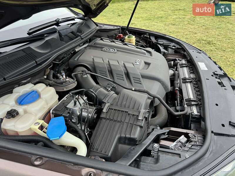 Позашляховик / Кросовер Volkswagen Touareg 2011 в Рівному