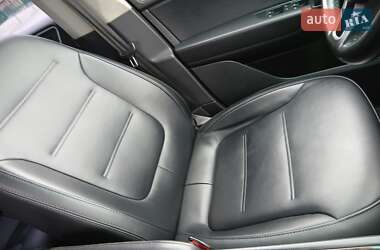 Позашляховик / Кросовер Volkswagen Touareg 2012 в 