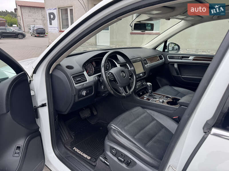 Внедорожник / Кроссовер Volkswagen Touareg 2016 в Луцке