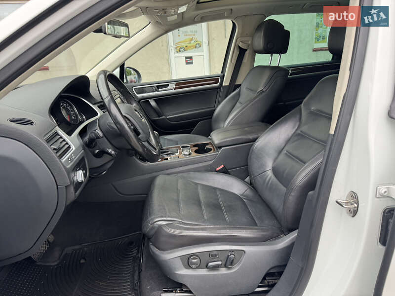 Внедорожник / Кроссовер Volkswagen Touareg 2016 в Луцке