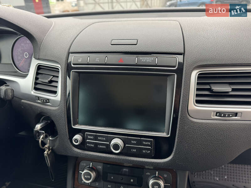 Внедорожник / Кроссовер Volkswagen Touareg 2016 в Луцке