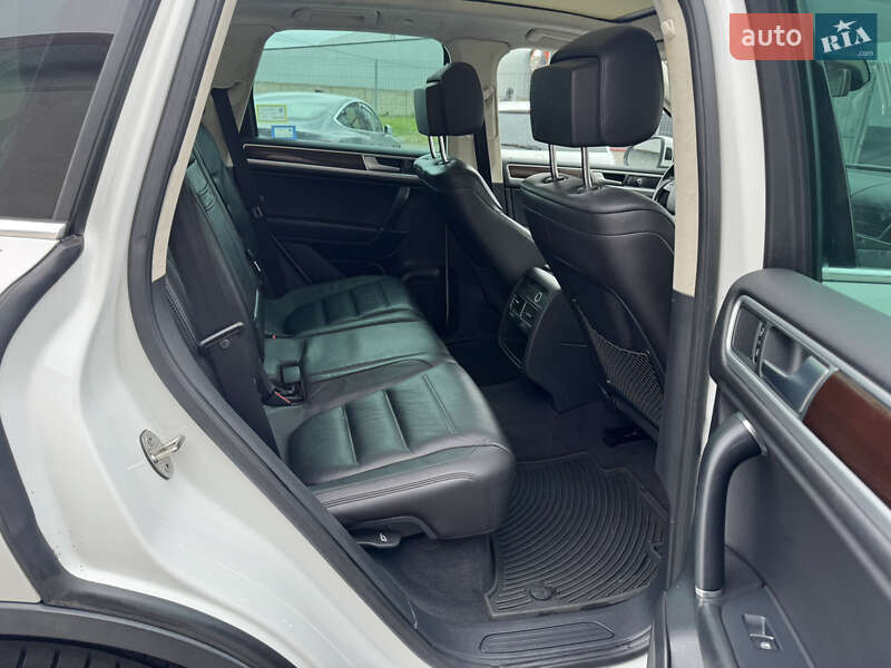 Внедорожник / Кроссовер Volkswagen Touareg 2016 в Луцке
