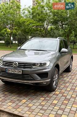 Позашляховик / Кросовер Volkswagen Touareg 2015 в Одесі