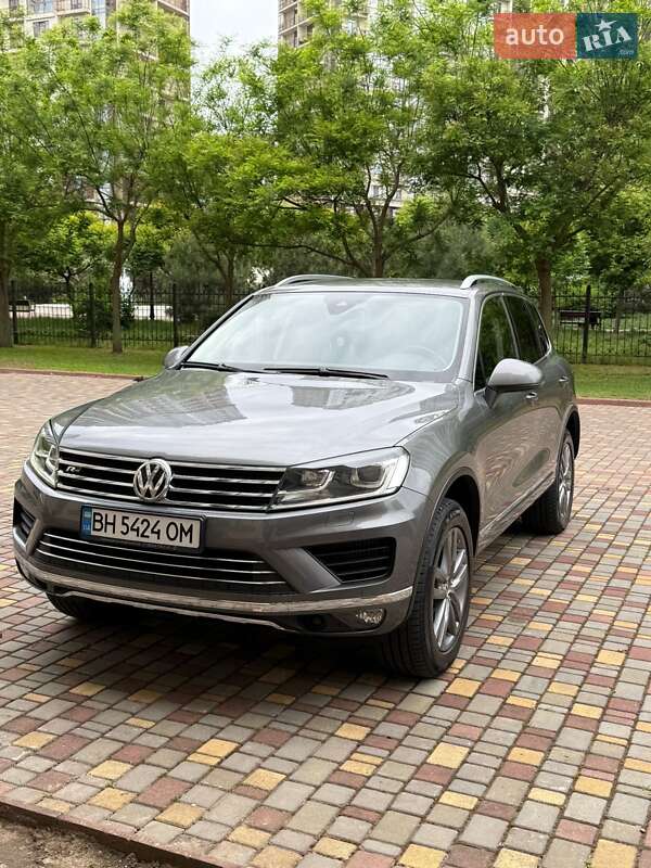 Позашляховик / Кросовер Volkswagen Touareg 2015 в 