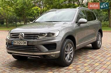 Позашляховик / Кросовер Volkswagen Touareg 2015 в 