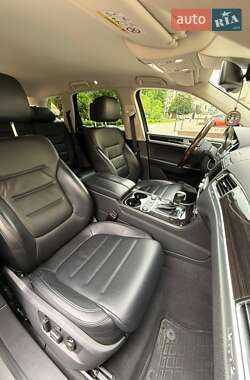 Позашляховик / Кросовер Volkswagen Touareg 2015 в 