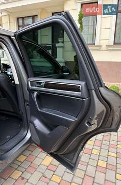Позашляховик / Кросовер Volkswagen Touareg 2015 в 