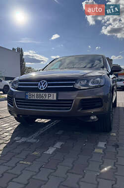 Внедорожник / Кроссовер Volkswagen Touareg 2011 в 