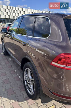 Внедорожник / Кроссовер Volkswagen Touareg 2011 в 