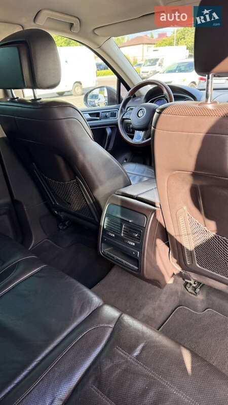 Внедорожник / Кроссовер Volkswagen Touareg 2011 в Одессе