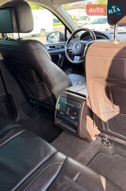 Внедорожник / Кроссовер Volkswagen Touareg 2011 в 