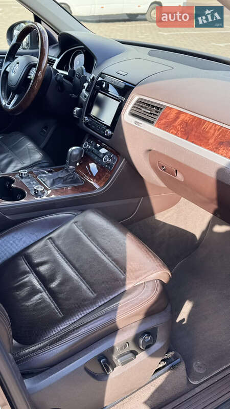 Внедорожник / Кроссовер Volkswagen Touareg 2011 в Одессе