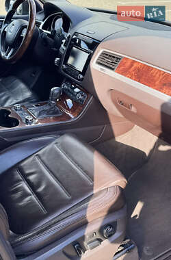 Внедорожник / Кроссовер Volkswagen Touareg 2011 в 