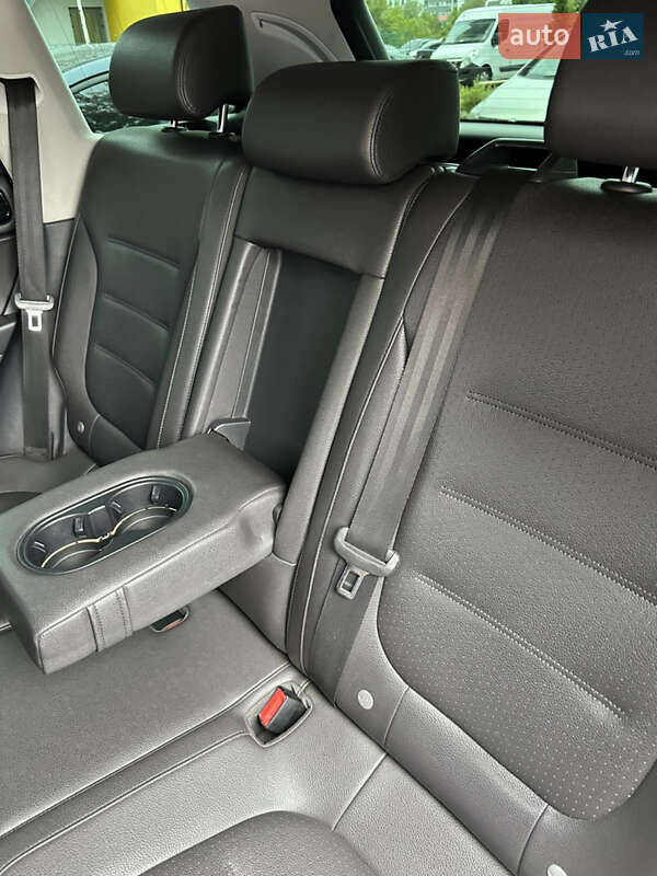 Внедорожник / Кроссовер Volkswagen Touareg 2013 в Киеве