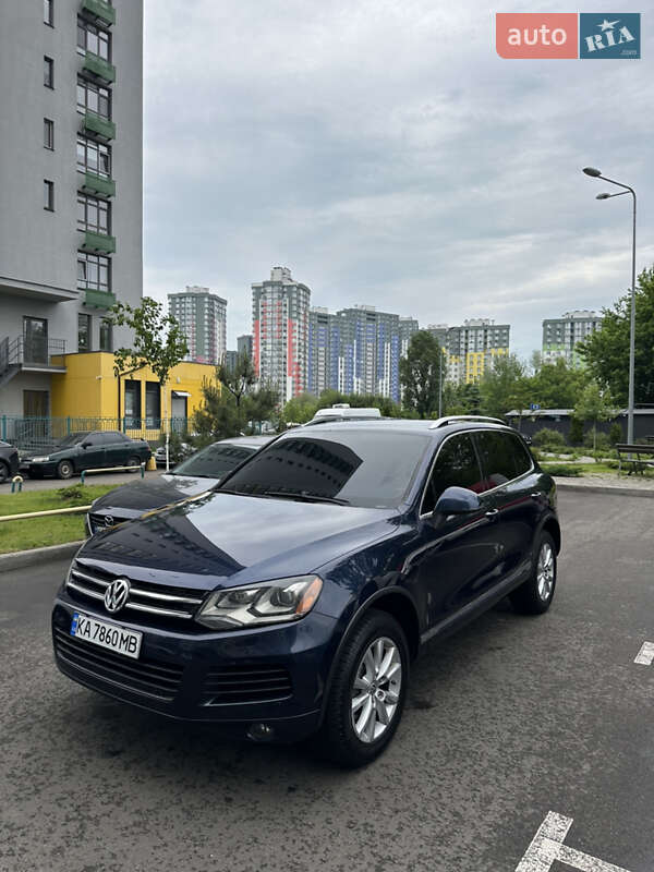 Внедорожник / Кроссовер Volkswagen Touareg 2013 в Киеве