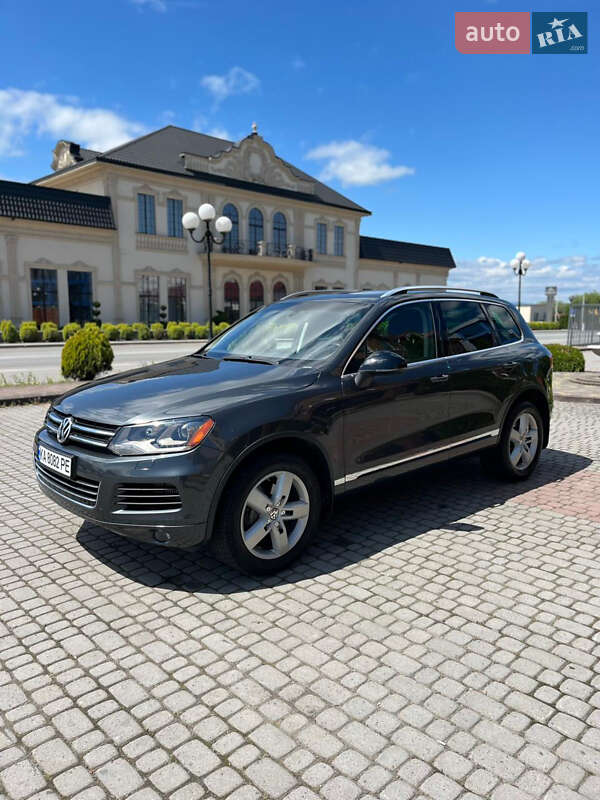 Внедорожник / Кроссовер Volkswagen Touareg 2014 в 