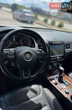 Внедорожник / Кроссовер Volkswagen Touareg 2014 в 