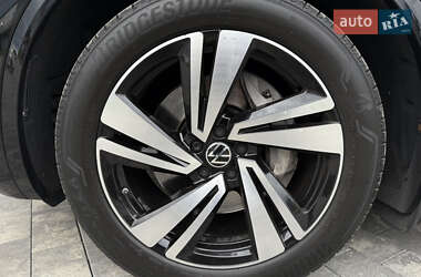 Внедорожник / Кроссовер Volkswagen Touareg 2022 в 