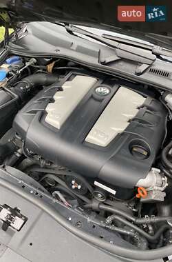 Внедорожник / Кроссовер Volkswagen Touareg 2009 в 