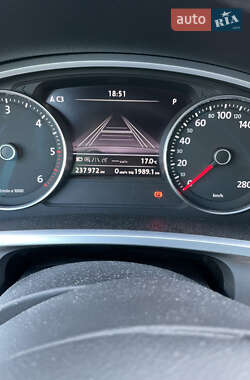 Внедорожник / Кроссовер Volkswagen Touareg 2011 в 