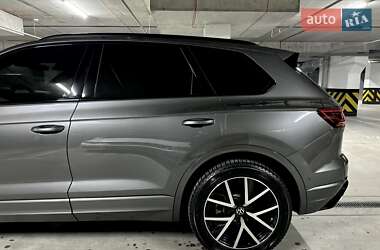 Внедорожник / Кроссовер Volkswagen Touareg 2021 в 