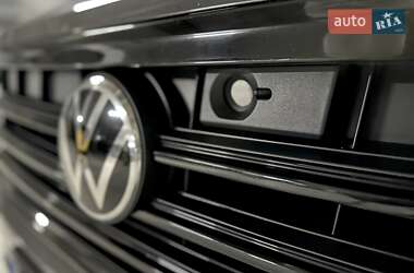 Внедорожник / Кроссовер Volkswagen Touareg 2021 в 