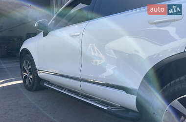 Внедорожник / Кроссовер Volkswagen Touareg 2012 в 