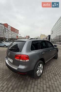Позашляховик / Кросовер Volkswagen Touareg 2003 в 