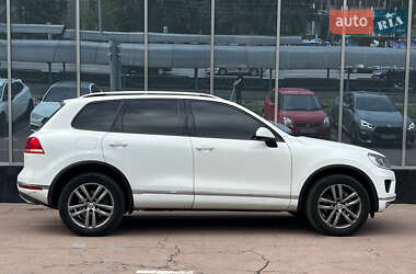 Внедорожник / Кроссовер Volkswagen Touareg 2015 в 