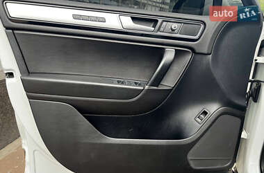 Внедорожник / Кроссовер Volkswagen Touareg 2015 в 
