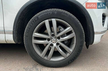 Внедорожник / Кроссовер Volkswagen Touareg 2015 в 
